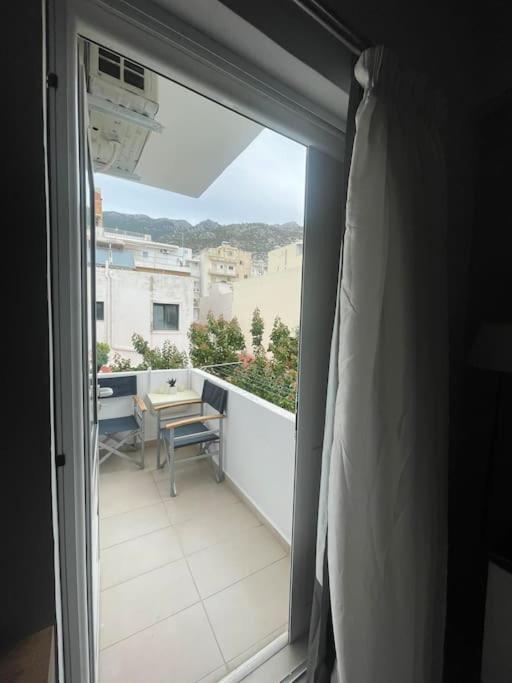 Studio In The Center, 2 Mins From The Beach Лутракі Екстер'єр фото