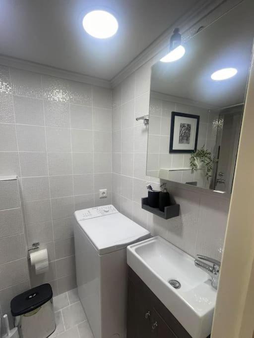 Studio In The Center, 2 Mins From The Beach Лутракі Екстер'єр фото