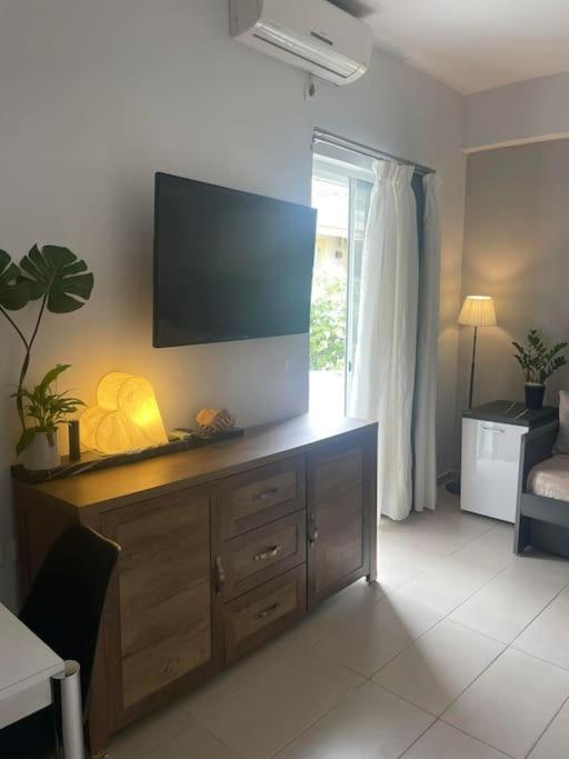 Studio In The Center, 2 Mins From The Beach Лутракі Екстер'єр фото