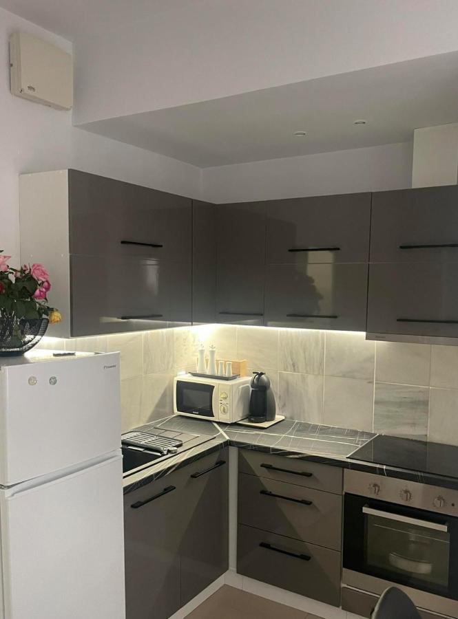 Studio In The Center, 2 Mins From The Beach Лутракі Екстер'єр фото